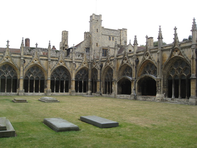 Dover - canterbury cathedral courtyard