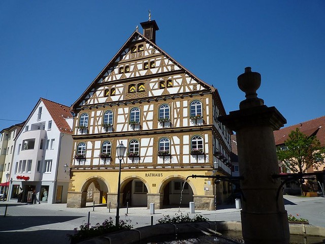 Neuffen city hall and fountain
