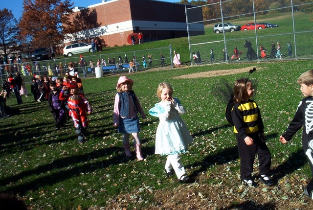 dory school halloween parade