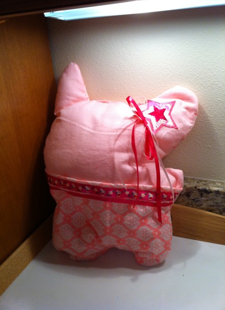Back of the kitty pillow -- with a pocket to put a fabric softener sheet in